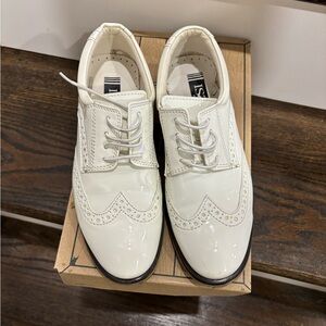 Kids White Brogue wing tipped, communion, dress shoes kids 33 1.5-2